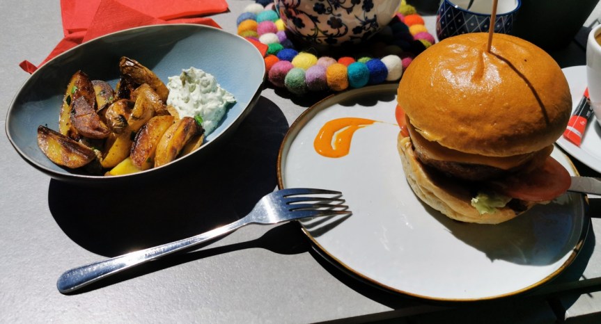 „Die Dicken leben zwar kürzer, aber sie essen länger.“  – Cafe Kleine&nbsp;Leckerei